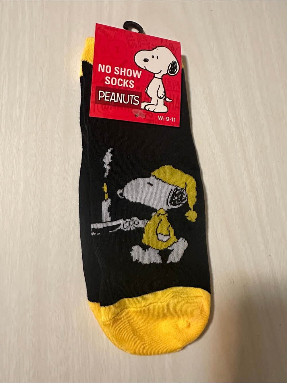 Peanuts Snoopy Athletic No-Show Socks in Black and Yellow